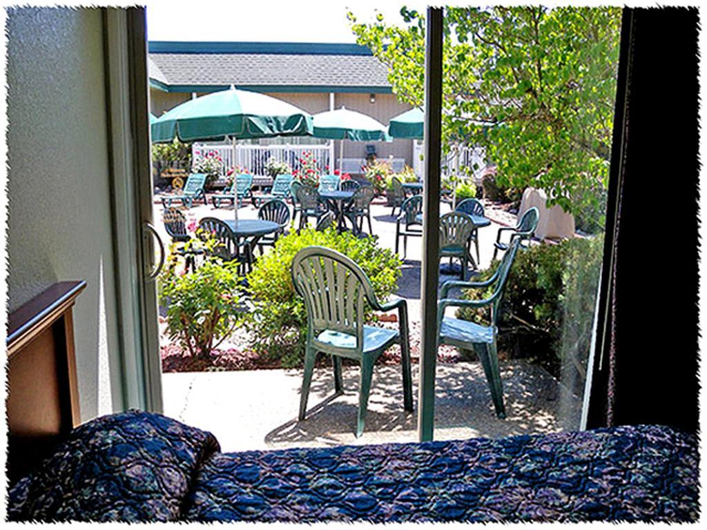 Windmill Inn Of Roseburg Room photo