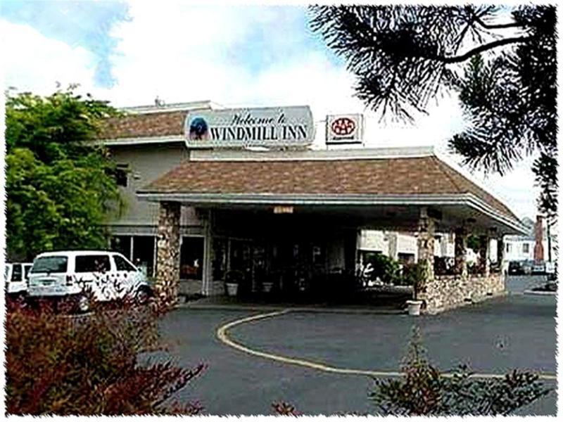 Windmill Inn Of Roseburg Exterior photo