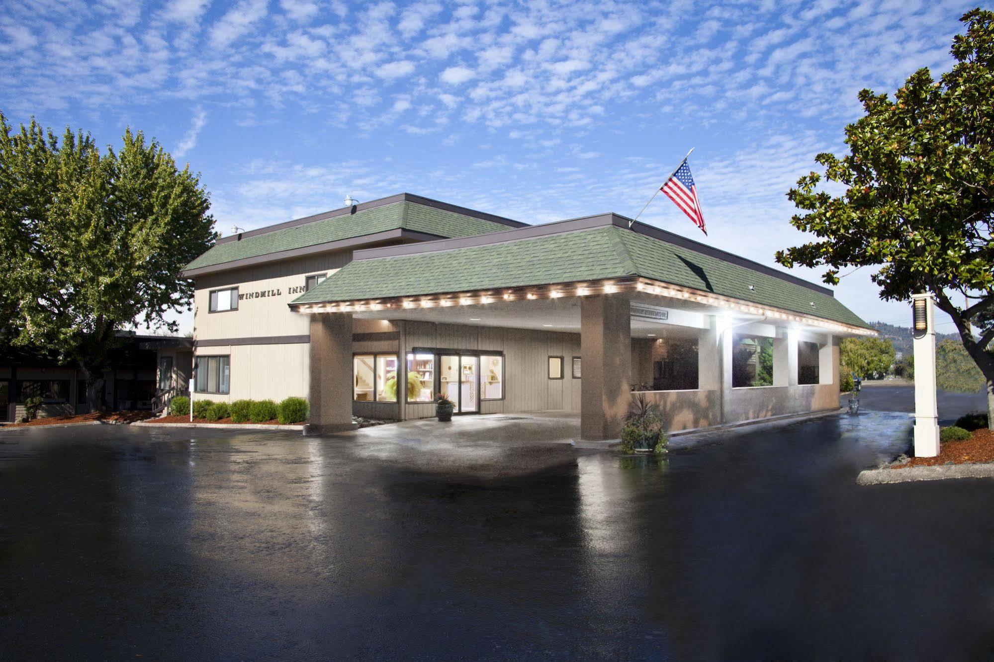 Windmill Inn Of Roseburg Exterior photo